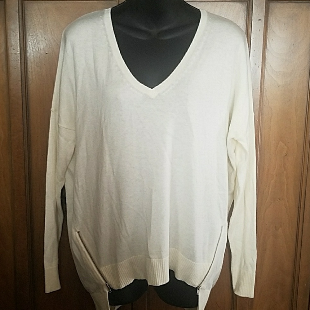 Express cool cream  sweater , New no tags.